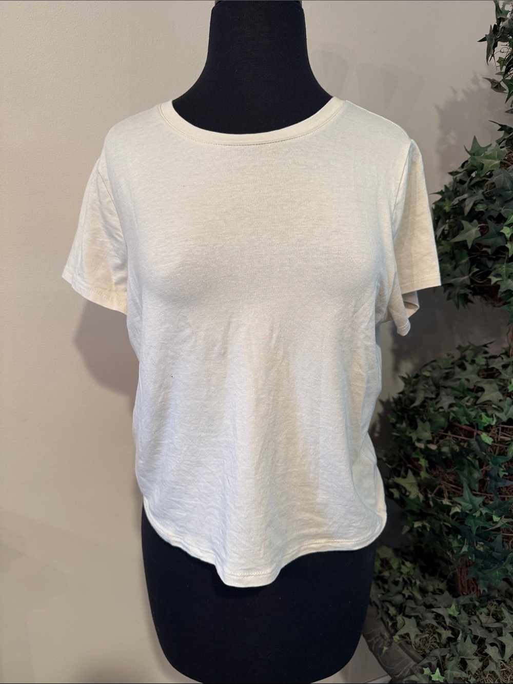 Old Navy Short-Sleeve Tee - Cream/Tan Size Large